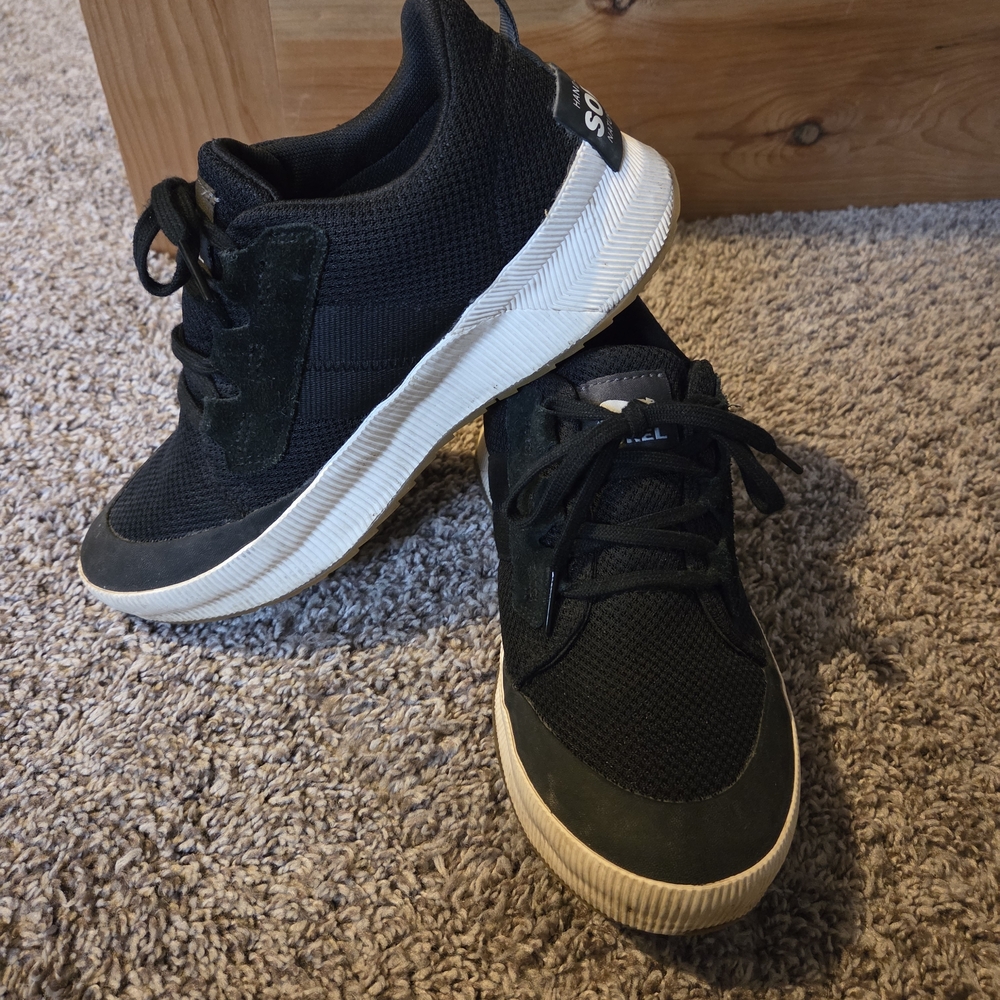 Women's Sorel Out N About lIl Low Black & White Sneakers Size 8